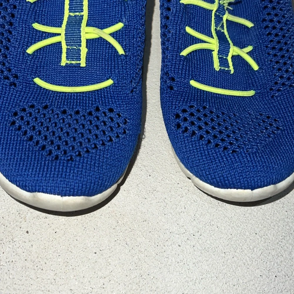 Oshkosh water shoes